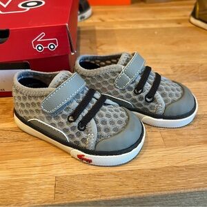 NEW See Kai Run Saylor Shoes in Gray, size 5